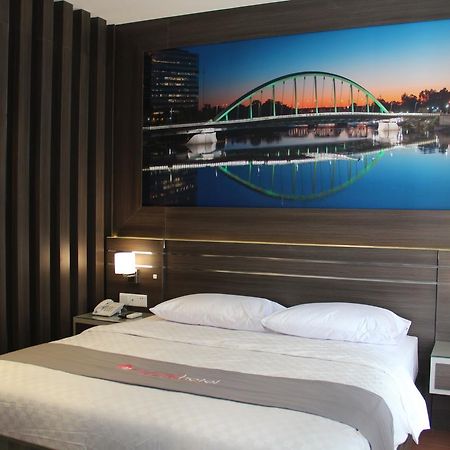 Neotel Hotel City Centre Tanjung Redep Εξωτερικό φωτογραφία